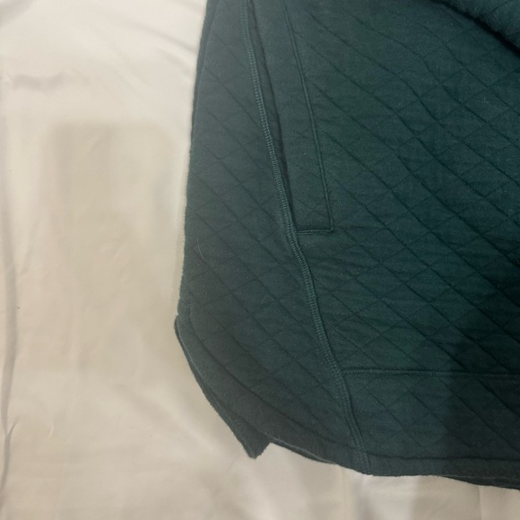 Duluth turtleneck tunic sweater, dark green quilted w/ pockets size large - Picture 4 of 5